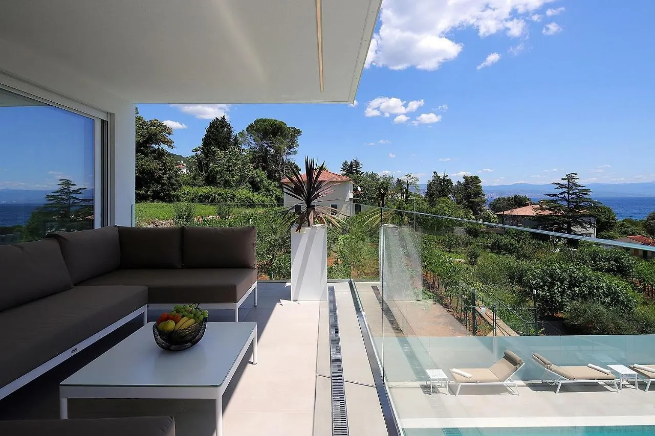 New Apartment With Swimming Pool Near The Beach Ičići 0*,