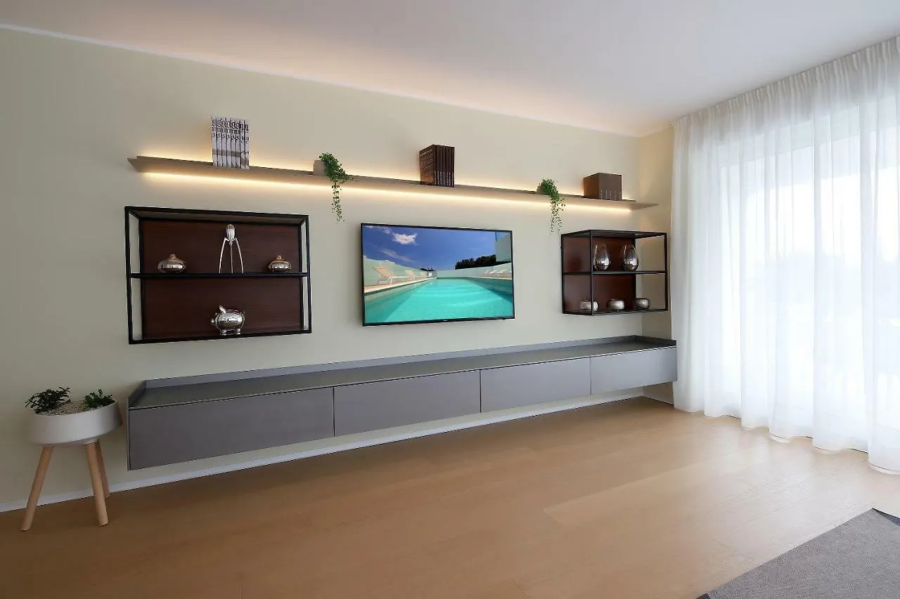 New Apartment With Swimming Pool Near The Beach Ičići