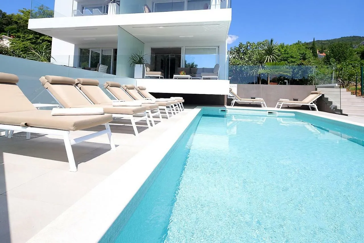 New Apartment With Swimming Pool Near The Beach Ičići 0*,