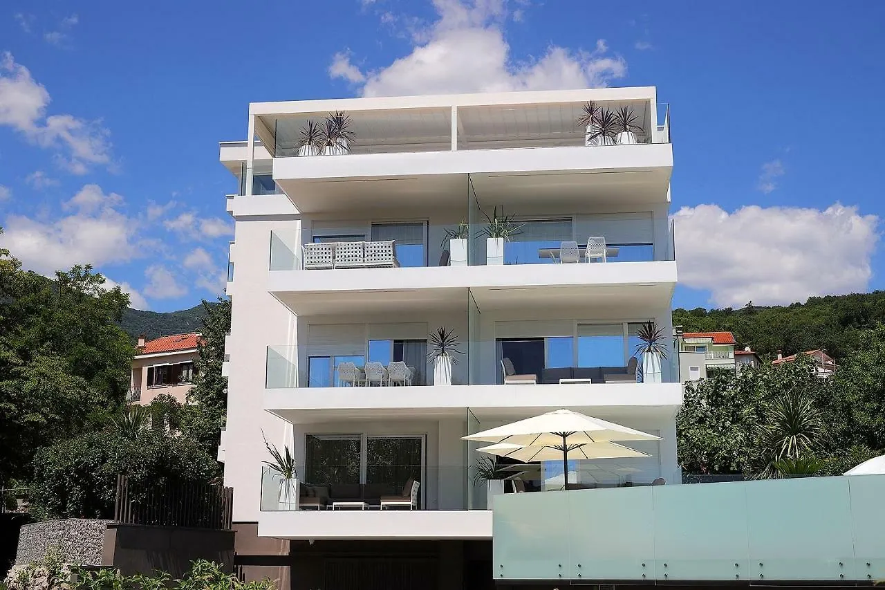 New Apartment With Swimming Pool Near The Beach Ičići